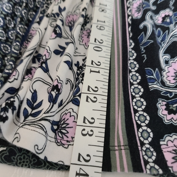 Croft and Barrow Woman's Short Sleeve Blouse, Size: Medium Color: Black - Picture 14 of 14